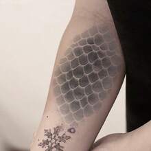 Herbal Waterproof Temporary Tattoo Stickers, Snake Scale Pattern For Hands, Shoulders, Neck, Unique Waterproof Artistic Tattoo Stickers, Horror Scale High-End Dark Style Waterproof Realistic Tattoo Stickers For Arms, Legs, Lasting 7-14 Days, Tattoo Stickers For Men, Holiday Decoration - Christmas - View 6