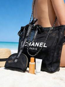 CHANEL 黑色透明网纱手提包和化妆包套装，大容量沙滩包，用途广泛，适合通勤、购物、海滩旅行和休闲外出，是送给女性的奢华高端礼物，也是时尚的化妆包和洗漱用品收纳包。 - 黑色 - 查看 4