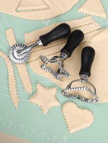 1pc Black Zinc Alloy Dumpling Mold, PP Non-Slip Handle Multi-Function Pressing Mold, 5 Shapes (Square/Round/Heart/Star/Triangle), Creative Party Pasta Mold Set, One-Press Shaping, Convenient & Durable, Easy To Make Fun Dumplings & Pastries, Stainless Steel Embossing Tool, Dumpling & Cookie DIY Baking Tool - Multicolor - View 7