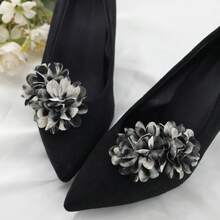 1 Pair Fashionable Luxury Leopard Print Gray & White Chiffon Detachable Shoe Clips - Grayish-white Double Flowers - View 1