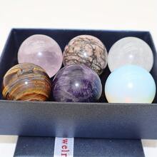 Bộ sáu quả cầu pha lê tự nhiên đường kính 2,5 cm, đựng trong hộp quà xinh xắn, thuộc bộ sưu tập pha lê thạch anh tím, có sáu màu sắc để lựa chọn, hoàn hảo cho những người yêu thích pha lê, trang trí nhà cửa, và làm quà tặng cho bạn bè, người yêu, nhân Ngày của Mẹ hoặc sinh nhật. - Nhiều màu - Xem 8