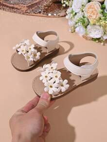 “女童薰衣草色3D立体花朵凉鞋 - 可调节魔术贴绑带，柔软鞋垫，漆皮鞋面，可爱夏季童鞋” - 白色 - 查看 6