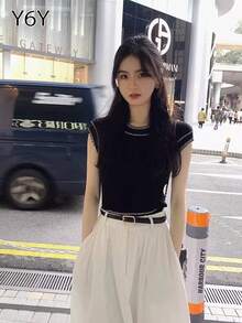 [Y6Y] Women's Black Crew Neck Knit Sleeveless Vest, Fashionable High-End Hooded Sleeve Top, Suitable For Spring/Summer Wear - Black - View 3