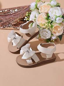 女童闪亮水钻蝴蝶结凉鞋 - 可调节魔术贴搭扣设计，柔软鞋底，优雅白色，适合夏季派对和日常穿着的儿童鞋 - 白色 - 查看 2