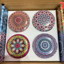 4支装香氛蜡烛套装（四种香型：茉莉、檀香、小苍兰、玫瑰），罐子随机发货。适用于蜡烛、沐浴、瑜伽、节日送礼、母亲节礼物等。 - 彩色 - 查看 11