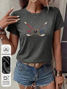 大码女式日常热情图案圆领短袖休闲夏季上衣，女式曲棍球交叉球杆图案T恤，冰球主题T恤 - 深灰色 - 查看 3