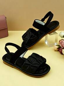 2026 Spring/Summer Limited Edition [3-12 Years Old Girls' Soft-Soled First Walking Shoes][Infant Toddler] Matte Black 3D Pleated Elastic Heel Strap Skin-Friendly Soft Lining Non-Slip Cushioned Soft Outsole Open Toe Elastic Heel Design Versatile Fashion Style [Children's Basic Sandals][Girls' Flat Fashion Shoes] Commute, Street, Afternoon Tea, Multi-Occasion Wear - Black - View 5