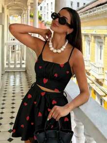 RNU 女士情人节假日休闲套装，荷叶边蝴蝶结可爱优雅弹力腰A字裙，性感派对、泳池派对、约会、假日、旅行装、休闲服、生日套装、婚礼宾客、狂欢节派对、新年优雅套装，心形印花吊带背心和迷你裙两件套 - 黑色 - 查看 4