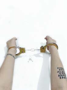 1个黄金钻石手铐，内径小于5厘米（注：由于钻石为手工镶嵌，表面可能存在少量胶水溢出，这与产品质量无关。如果您介意，请勿下单。谢谢。） - 彩色 - 查看 2