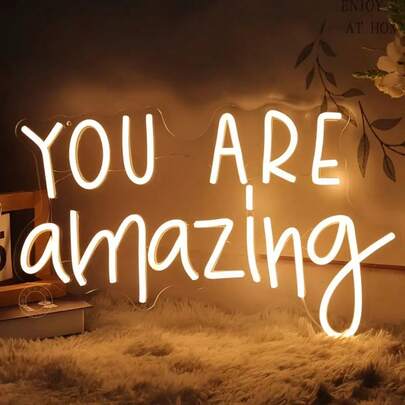 1pc Warm White Soft Glow "YOU ARE Amazing" Inspirational Neon Light (Includes USB Cable + Hanging Hook): Warm Yellow Soft Lighting Effect, Acrylic Material Translucent , An Inspirational Decorative Item. Healing Inspirational Style "Cursive + Bold Font" Design, Soft Curved Lines + Simple Layout Details Match The Encouraging Atmosphere, Soft And Impactful Lighting, Conveys Emotional Value And Creates Ambient Space