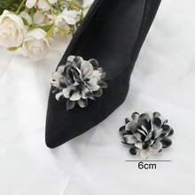 Single Gray-white Flower