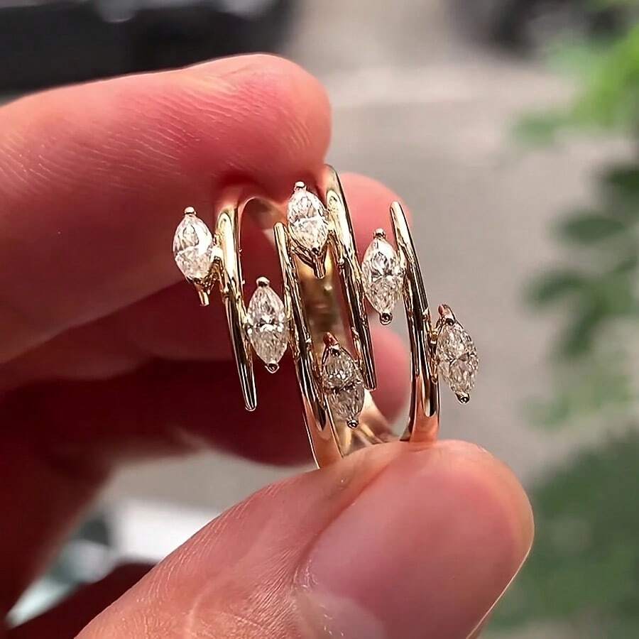 女士三排环绕式可叠戴交叉戒指，奢华18K镀金马眼形切割合成锆石复古派对戒指 - 金色 - 查看 1
