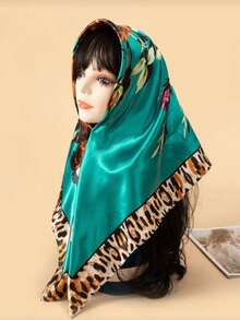 1条绿色缎面印花领巾/头巾，适合日常外出、晚间活动、拍照等场合，是送给妈妈或伴侣的贴心礼物。 - 綠色 - 查看 3