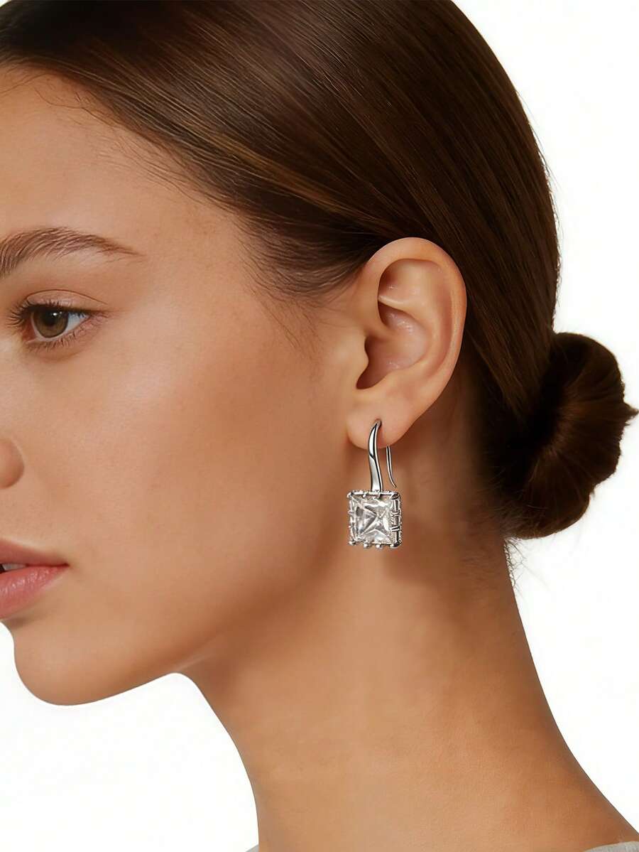 MONALLY Pendientes elegantes y clásicos de gota con corte de princesa y circonita cúbica plateada en plata para mujer, hipoalergénicos, perfectos para bodas, bailes de graduación y uso diario, un regalo atemporal para ella - Gancho para la oreja - Ver 1