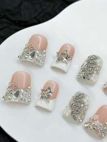 10片手工制作的法式短鸭嘴美甲贴片，3D立体装饰美甲，包含3个美甲工具和胶水，适合女性和女孩在派对、旅行、日常、上学、音乐活动、夏季和度假时使用。 - 彩色 - 查看 3