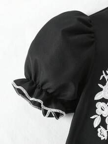 Set de 2 piezas con blusa de manga corta con bordado y cuello redondo con lazo decorativo, y falda evasé para niñas - Negro - Ver 6