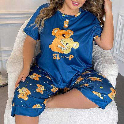 Bộ đồ ngủ nữ cỡ lớn, thiết kế chắp vá với cúc giả, áo tay ngắn in hình gấu Koala thanh lịch và quần lửng 7/8 in họa tiết, bộ đồ ngủ 2 mảnh.