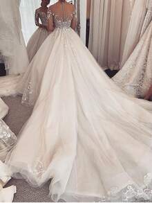 Charming Lace Applique Long Sleeves A Line Tulle Formal Wedding Dress,Registry Office Dresses Bridal Gown,Evening Party Dress Birthday Party Dress Country Wedding,Party Dress Country Wedding,Romantic Church Ceremony Wedding Dress,Suitable For Wedding,Dating,Party,Singles' Party,Vacation,Formal Occasions,Dinner Dress,Prom Dress,Homecoming Dess,Cocktail Party,Wedding Guest Dress,Graduation - 白色 - 查看 6