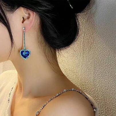 1 đôi (2 chiếc) bông tai tua rua hình trái tim đính đá màu xanh dương