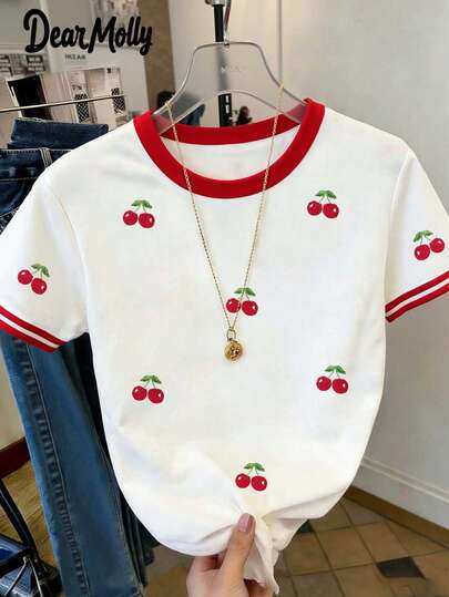Camiseta de Manga Curta com Estampa de Cereja e Contraste de Cor DEAR MOLLY para Mulheres, Novidade de Verão 2026, Doce e Confortável, Macia, para Uso Casual Diário, Adequada para Todas as Estações