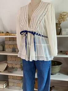 Women Bow Tie Front Lace Tops White Ruffle Trim Low Cut V-Neck  Blouse Y2k Sheer Lantern Sleeves  Button Tshirts Elegant Boho Women Clothing - 白色 - 查看 3