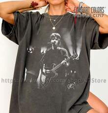 Camiseta de colores cómodos con foto del concierto de homenaje de DJO Joe Keery - Blanco y negro(no personalizable) - Ver 12