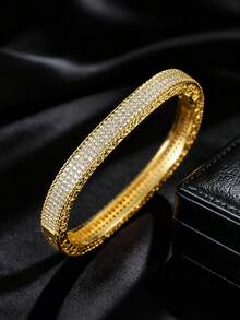 1 chiếc vòng tay mạ vàng 18K, thích hợp cho các dịp trang trọng như dạ hội và đám cưới. Một món quà thanh lịch và sang trọng dành tặng mẹ hoặc người yêu nhân dịp năm mới hoặc kỷ niệm. - Vàng - Xem 3