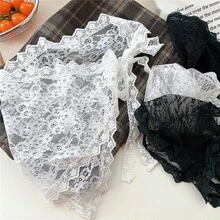 Lace Patchwork Tie Decoration Stylish Scarf - Lá tre hình tam giác màu đen - Xem 3