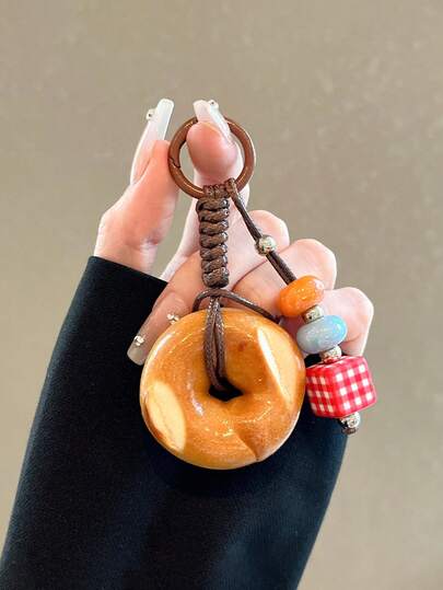 1个逼真面包珠吊坠，贝果挂件，相机挂饰，手机壳挂绳，小饰品，包包挂饰，腕带钥匙扣，车钥匙扣，钥匙链挂绳，钥匙扣收纳袋，钥匙扣配件，钥匙圈，情侣钥匙扣，送她的礼物，送女儿的礼物，生日礼物，送朋友的礼物，节日礼物，活动纪念品，派对小礼物