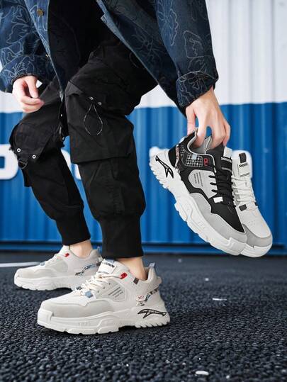 Zapatos deportivos casuales nuevos para hombres, tenis gruesos, diseño impreso dinámico, coordinados y juveniles, llenos de vitalidad