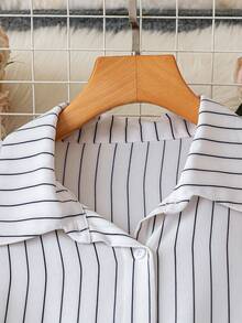 轻盈通勤风黑白竖条纹衬衫，配金属链条腰带，宽松长袖设计，修身显瘦，适合通勤、约会、外出等各种场合，春季百搭之选。 - 白色 - 查看 4