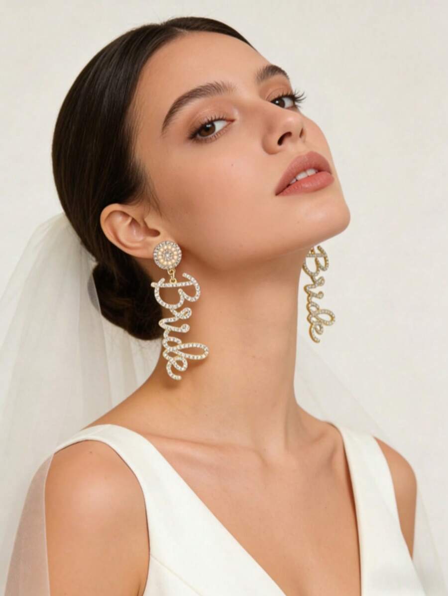 一对精致的“新娘”字母串珠耳环，适合婚礼、伴娘或赠送朋友；一对仿珍珠“新娘”字母耳环，红色新娘耳环，新娘耳环配饰，适合日常佩戴、婚礼、蜜月、单身派对、结婚礼物；奢华闪亮的水钻——为复古服装和围巾增添迷人点缀——时尚百搭 - A - 查看 1