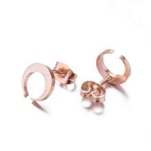 1 paire de boucles d'oreilles à la mode en forme de croissant doré. Elles conviennent pour le port quotidien casual, les fêtes, etc. Elles peuvent être portées par les hommes et les femmes dans un style minimaliste. - GED133 - Voir 6