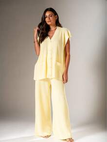 Women's Premium Knit 2-Piece Set With Front Buttons - Modern And Elegant - 黃色 - 查看 2