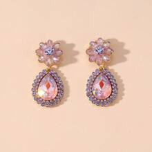 1 Đôi bông tai dáng giọt nước đính pha lê hoa thanh lịch, làm thủ công, thích hợp đeo hàng ngày, dự tiệc và đám cưới. Có sự khác biệt về hình dạng, màu sắc và vị trí họa tiết hoa. - Màu tím hoa cà - Xem 4