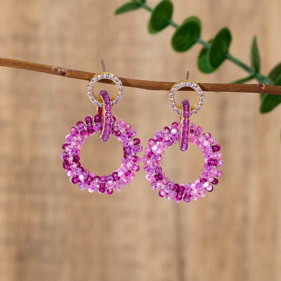 一对波西米亚复古串珠多层吊坠耳环，手工制作的多层圈形设计，饰以人造水晶，适合节日、派对和日常佩戴，完美融合了手工技艺、复古魅力和现代风格，旨在让您在任何场合都成为焦点，纯手工制作，形状、颜色和图案位置略有不同。 - 紫丁香色 - 查看 1