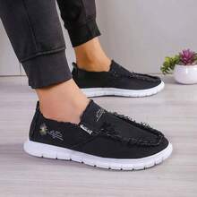 Daisy Embroidered Women's Shoes, Fashionable Low-Top Slip-On Flats, Are An Elegant Pair Of Women's Casual Shoes - Black - View 5