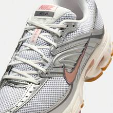 Nike 耐克女士 AIR MAX MOTO 2K 休闲低帮运动鞋 IQ0365-100 - 白色 - 查看 7