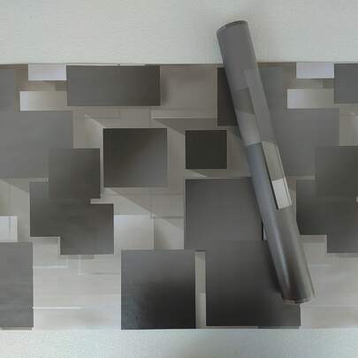 1卷现代格子壁纸，PVC材质，自粘易撕，加厚设计，防水防污，适用于沙发背景墙、电视背景墙、走廊、卧室、客厅、储藏室、出租房、DIY墙面装饰，尺寸：1000*45厘米/393.7*17.71英寸