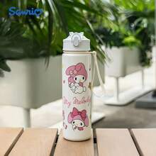 Sanrio زجاجة مياه رياضية كرتونية لطيفة من سانريو سعة 27 أونصة، غطاء قابل للانقلاب مع قش، غطاء قابل للفتح، مثالية للتنقل والرياضة والجري والأنشطة الخارجية، هدية عيد ميلاد مثالية للفتيات - أبيض - مشاهدة 13