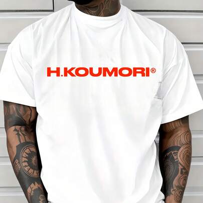 negra oversize de hombre con logo "H.KOUMORI", estilo streetwear minimalista