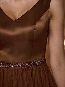 Đầm dạ hội dáng rộng thanh lịch cổ chữ V mới về của Mgiacy, đính ngọc trai và hạt cườm, chất liệu lưới, thích hợp cho mùa hè và đám cưới. - màu nâu - Xem 11