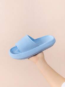 A Pair Of Women's Plastic Slippers In Multiple Colors To Choose From, Summer Casual And Versatile, Beach Vacation Thick-Soled Height-Increasing Women's Cool Slippers, Couple's Same Indoor And Outdoor Bathroom Anti-Slip And Wear-Resistant Men's Large-Sized Slippers - 淺藍色 - 查看 4