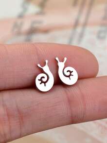 一对不锈钢小兔子耳钉，多种款式可选，包括小动物、海洋、花朵、昆虫、蝙蝠、蜘蛛网、钻石牙齿、心电图、猫狗爪印、蝴蝶、草莓、向日葵、叶子等几何图案耳钉，男女皆宜，还有章鱼、蜗牛、郁金香、心形、星星等迷你耳钉。 - 一對不鏽鋼小耳環 - 查看 19