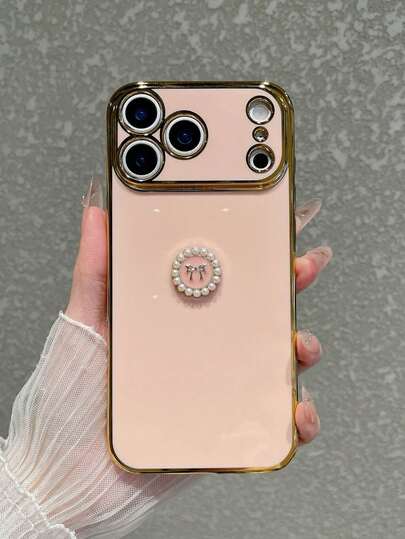 奢华美学纯色粉色手机壳 | 优雅简约设计 | 饰以珍珠蝴蝶结 | 甜美温柔 | 日常通勤的理想之选 | 新年主题可拆卸DIY定制配件 | 防震、防滑、防刮 | 强力抗冲击保护 | 兼容苹果等品牌手机