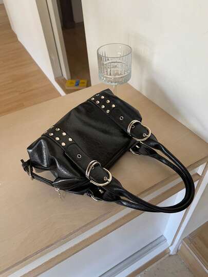 1个复古朋克风铆钉装饰大容量金属环手提包，适合工作通勤、约会、日常使用，适合职业女性、大学生、时尚爱好者。