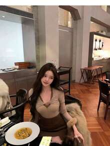 V领扭花蕾丝衬衫，配兔毛袖口 - 摩卡棕 - 查看 5