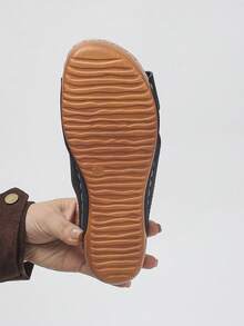 Sandal đế xuồng rỗng bằng kim loại trang trí dành cho nữ cỡ lớn, dép lê quai ngang thời trang, sandal đi biển mùa hè hàng ngày, dép xỏ ngón da PU màu trắng. - màu đen - Xem 8