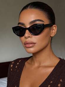 1 Pair Retro Cat Eye Small Frame Fashion Fashion Glasses, Versatile Casual Style Glasses For Women, Suitable For Autumn/Winter Outings, Travel, Beach, Music Festivals And Daily Wear - Black - View 1
