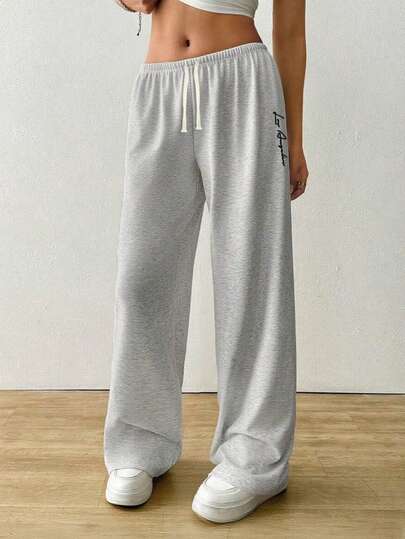 女士休闲运动裤，宽松直筒版型，垂坠感强，适合居家休闲和户外活动，可作为情侣礼物，100% 涤纶面料，抽绳腰带可调节松紧，多种颜色可选。